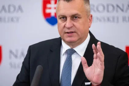 Andrej Danko hrozí Robertovi Ficovi: Ak Taraba neskončí, odvolám ho s kýmkoľvek