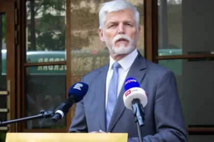 Česi sa pýtajú, prečo chrániť naše nebo, keď ich Fico zradí
