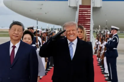 Čína stráca dych, USA vedú. Za úsmevmi Trumpa a Si Ťin-pchinga boj o AI, Taiwan aj Irán