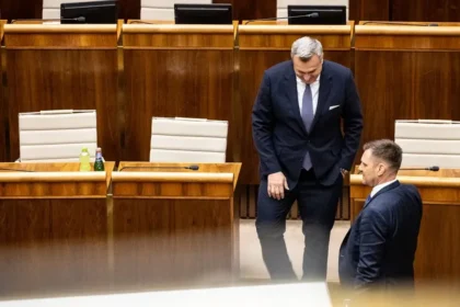Danko sa smial Tarabovi na schodoch a zosadil ho. Koalíciu čakajú náročné dni