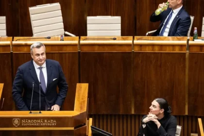Danko sa teší na Tarabovu politickú stranu, minister mu pripomenul semafor