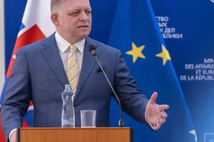 Ficova kampaň hraničiaca s cynizmom aj hrubou silou