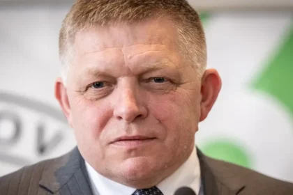 Robert Fico by mal odteraz už iba svietiť a kúriť, tvrdí Zsolt Simon