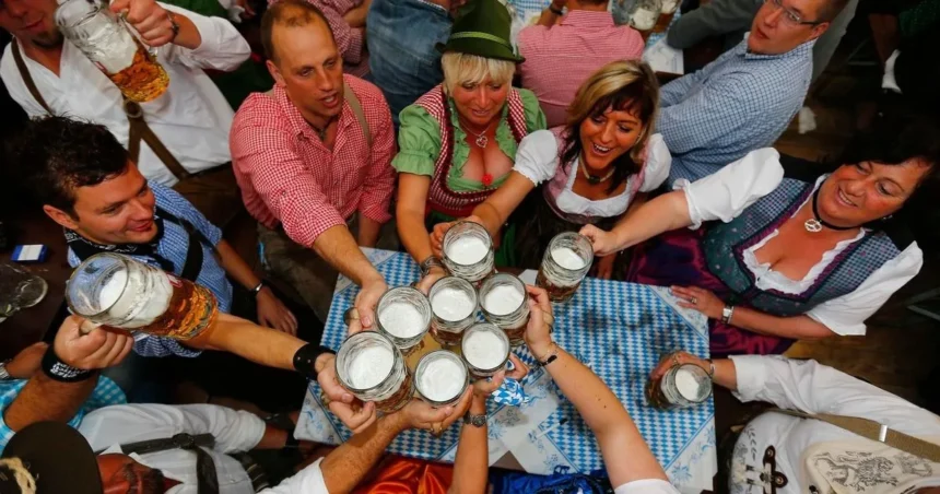 Skryté natáčanie na Oktoberfeste: Zákerný biznis zaplavuje TikTok a YouTube
