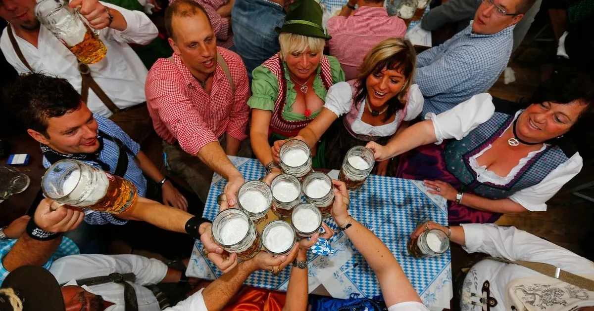 Skryté natáčanie na Oktoberfeste: Zákerný biznis zaplavuje TikTok a YouTube