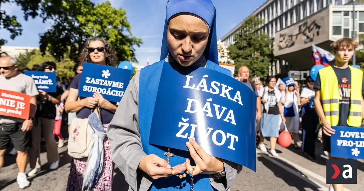 Tisíce ľudí v Bratislave pochodovali za zákaz interrupcií a proti surogátnemu materstvu