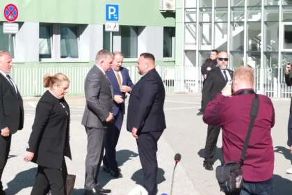 Tragédia v Staškove zatienila rekonštrukciu nemocnice. Premiér žiada autoritu učiteľov