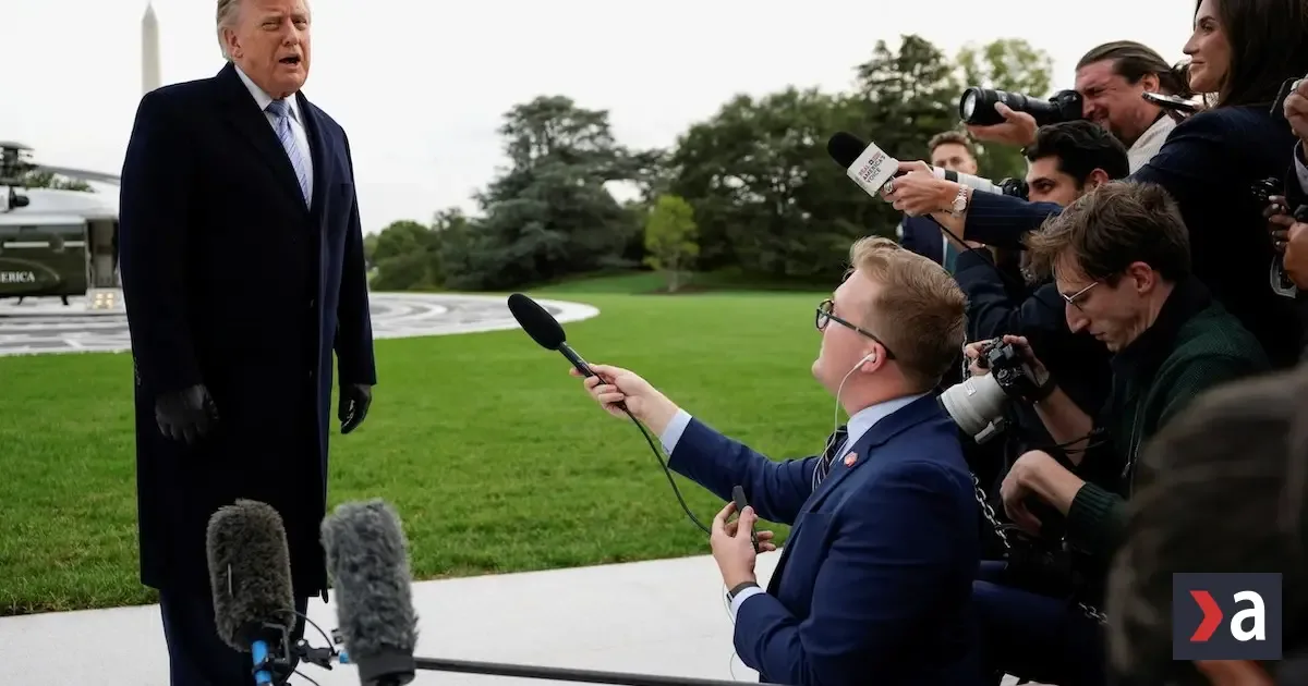 Trumpov zákaz pre novinárov zrušil sudca, Fox News proti nemu