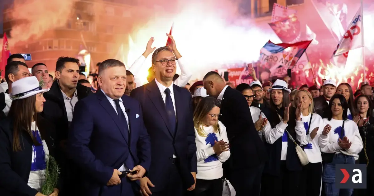 Fico predčasne opustil samit EÚ a vystúpil na Vučičovom mítingu