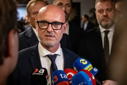 Gröhlingove slová o 13. dôchodkoch pobúrili koalíciu