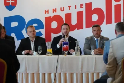 Hnutie Republika má viac starostov než PS, no získalo výrazne menej hlasov