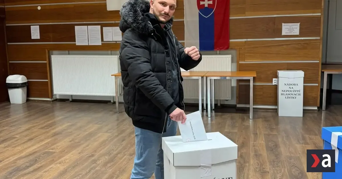 Instagramový fenomén Atilla Leško neuspel. V Rožňave dostal iba pár desiatok hlasov