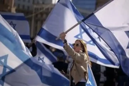 Izrael cez reklamy špehoval novinárov bez jediného kliku