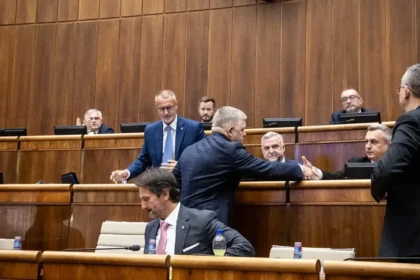 Politici nesmú svojou hlúposťou a zbabelosťou rozbiť našu budúcnosť