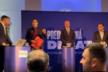 Predvolebnú debatu v Žiline zrušili po tom, čo moderátor povedal: Toto nie je maštaľ
