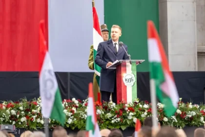 „Rusi, domov!“ znelo v Budapešti. Orbán chýbal, na mítingu jeho strany zasahovala polícia