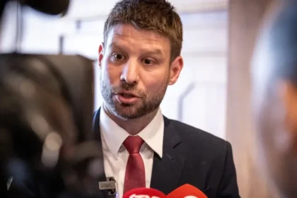 Šimečkovi a Takáčovi v Markíze stíšili mikrofóny. Pri hádke si to nevšimli