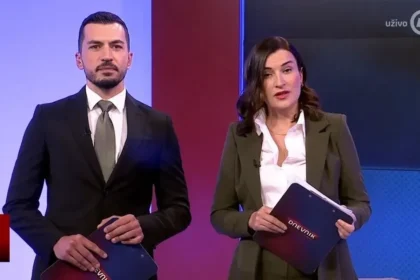 Srbskú televíziu zasiahla kríza: počas vysielania správ prerušili program