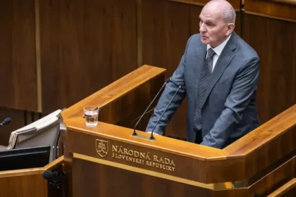 Ťah k Smeru je zástierka. Ide o to, či sa KDH odhodlá vládnuť s Progresívnym Slovenskom