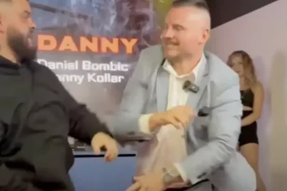 Známý dezinformátor jako hvězda ringu. Odborník mluví o legitimizaci nenávisti